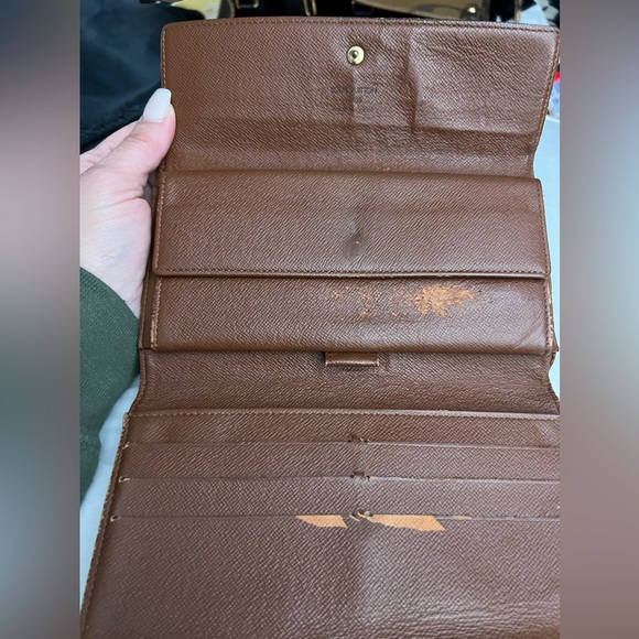 Authentic LV wallet - Picture 4 of 16